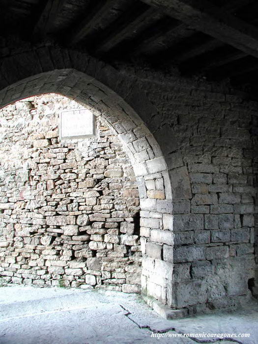 VANO DEL LADO SUR DEL ATRIO DESDE EL INTERIOR